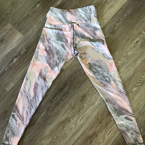 Mika Yoga Wear Lexi Leggings - Picture 3 of 3